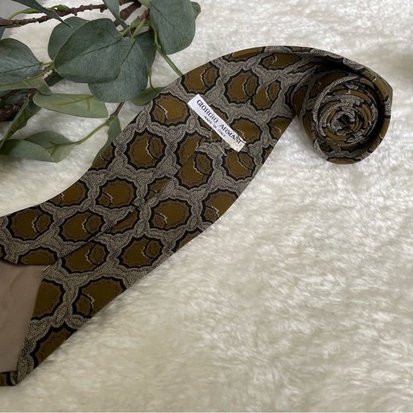 Giorgio Armani Geometric Abstract Print Olive Green Silk Necktie - Picture 4 of 11